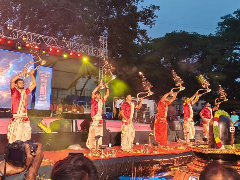 pandits performing ganga aarti at ayodhya